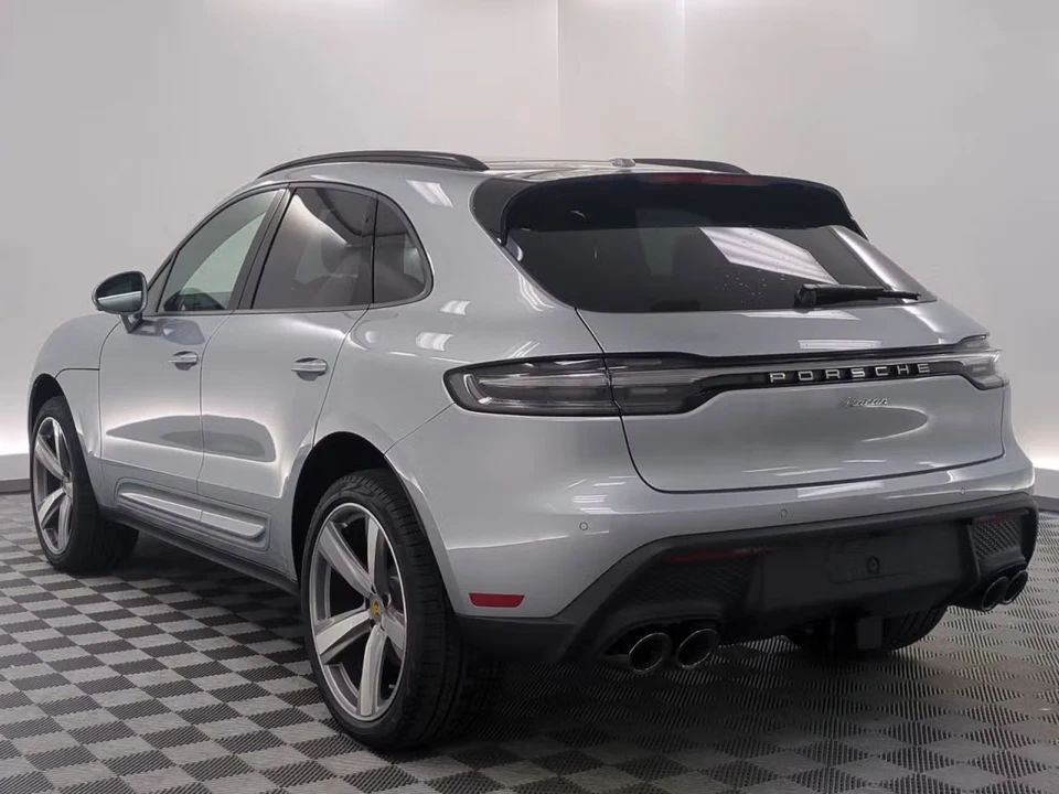2026 Porsche Macan - Image 20 of 31
