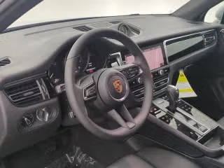 2026 Porsche Macan - Image 25 of 31