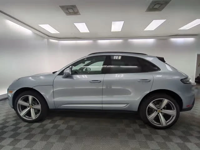 2026 Porsche Macan - Image 10 of 31