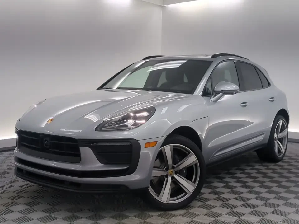 2026 Porsche Macan - Image 7 of 31