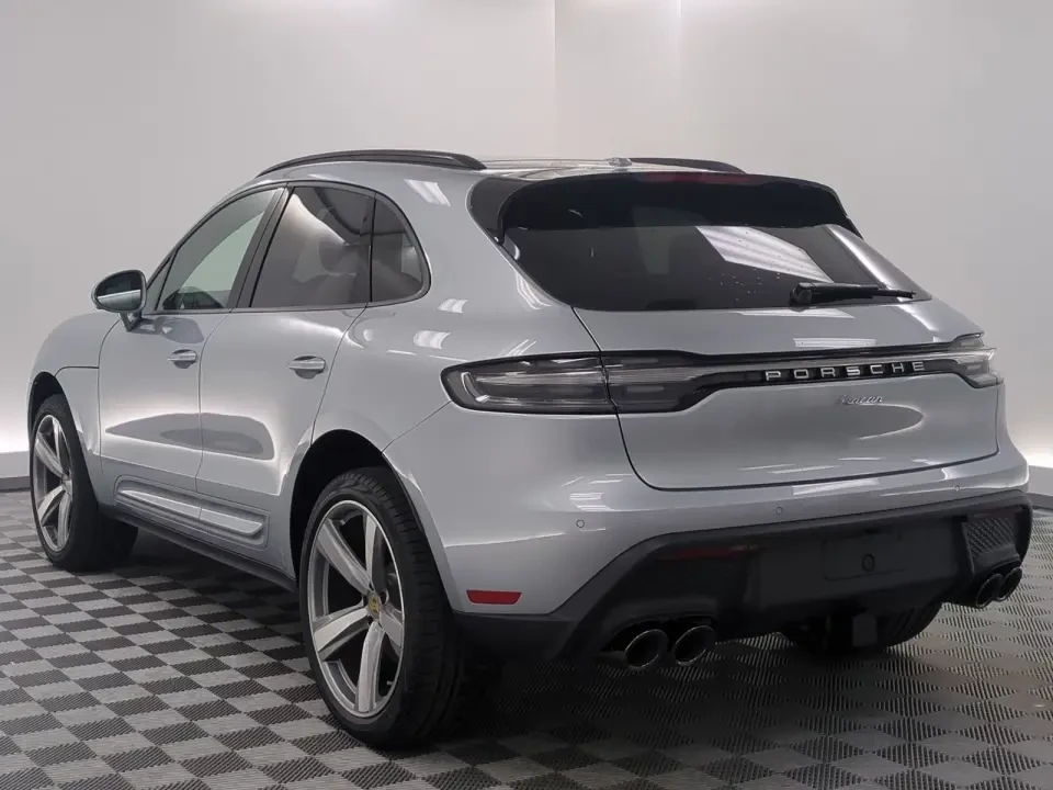 2026 Porsche Macan - Image 23 of 31