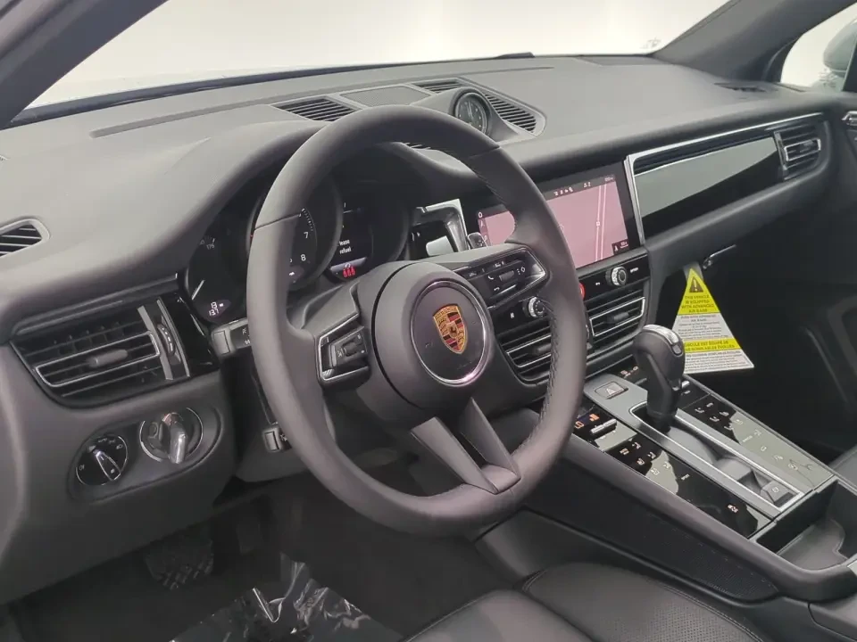 2026 Porsche Macan - Image 31 of 31