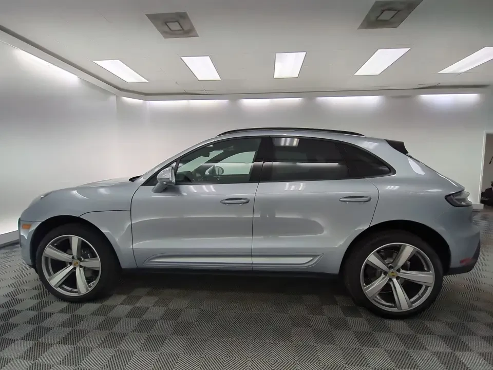 2026 Porsche Macan - Image 15 of 31