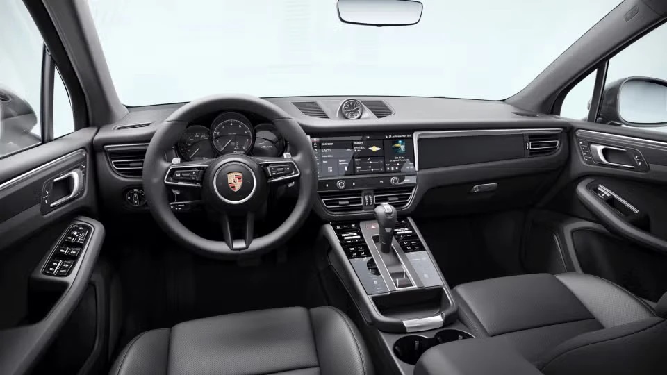 2026 Porsche Macan - Image 27 of 31