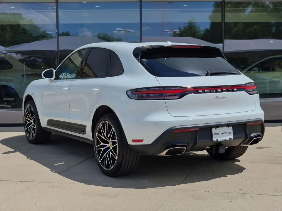 2026 Porsche Macan Electric - Image 19 of 31