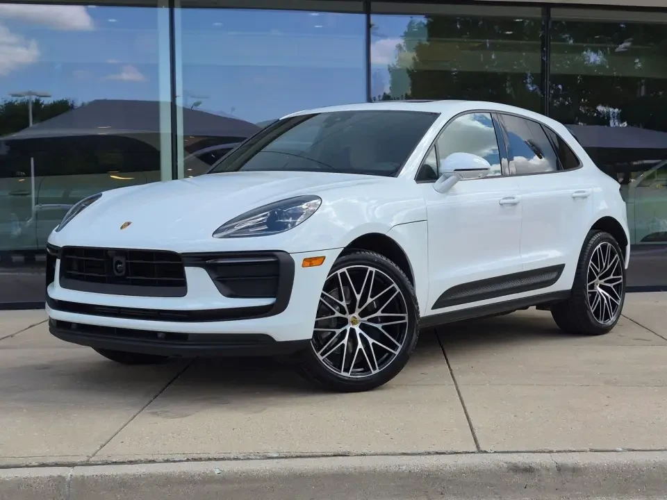 2026 Porsche Macan Electric - Image 7 of 31