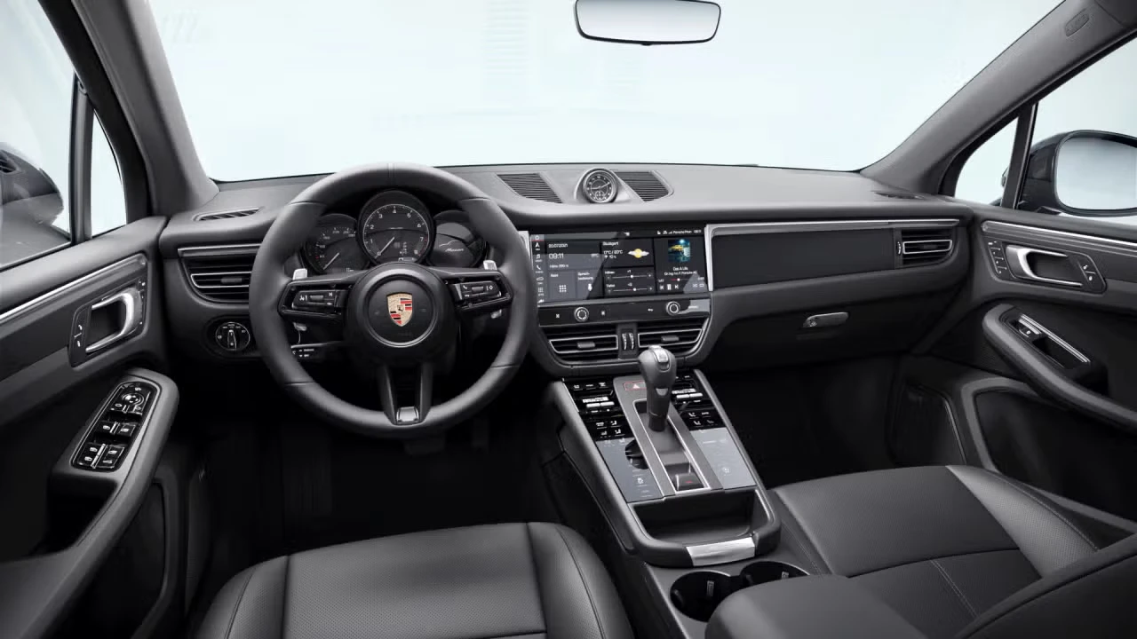 2026 Porsche Macan - Image 28 of 31