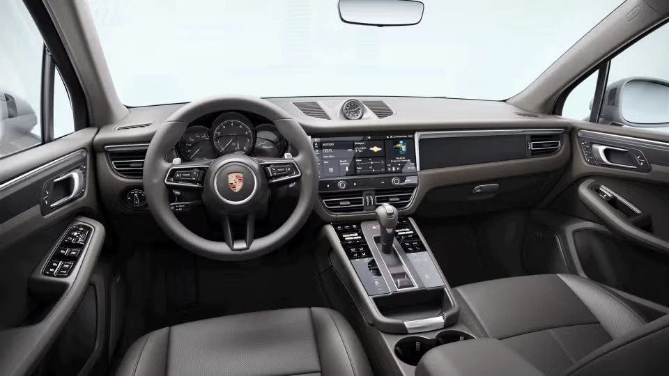 2026 Porsche Macan - Image 27 of 31