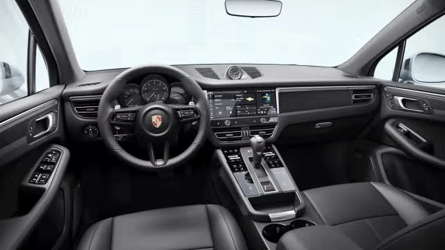 2026 Porsche Macan - Image 26 of 31