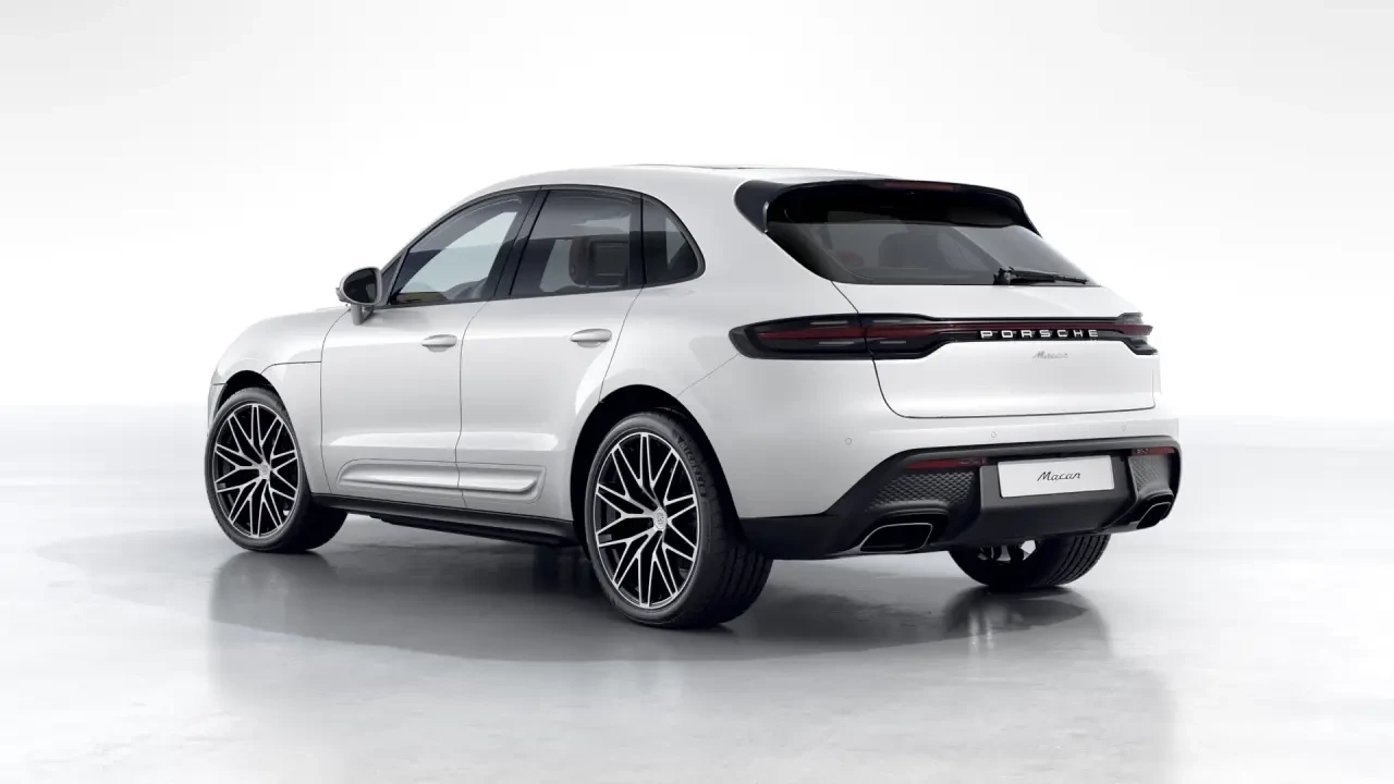 2026 Porsche Macan - Image 24 of 31