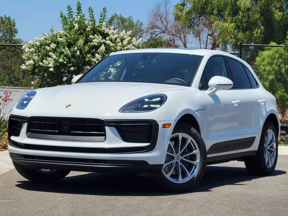 2026 Porsche Macan Electric - Image 4 of 31