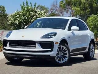 2026 Porsche Macan Electric - Image 5 of 31