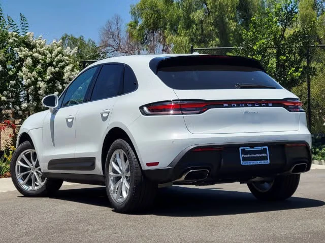 2026 Porsche Macan Electric - Image 18 of 31