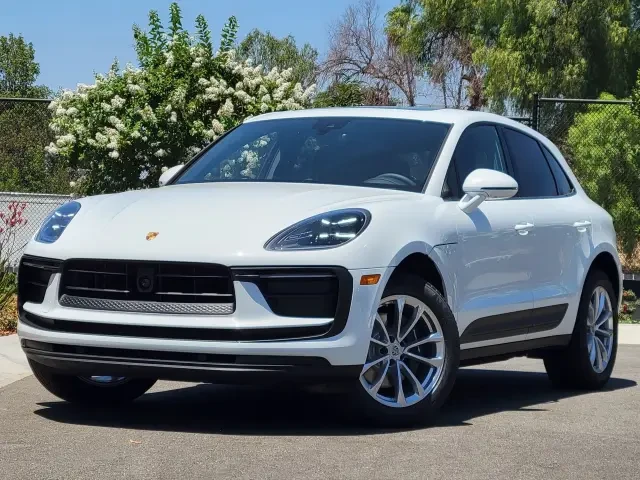 2026 Porsche Macan Electric - Image 6 of 31