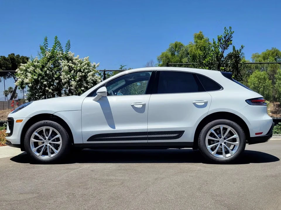 2026 Porsche Macan Electric - Image 11 of 31