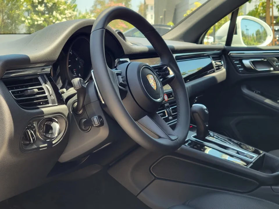 2026 Porsche Macan Electric - Image 27 of 31
