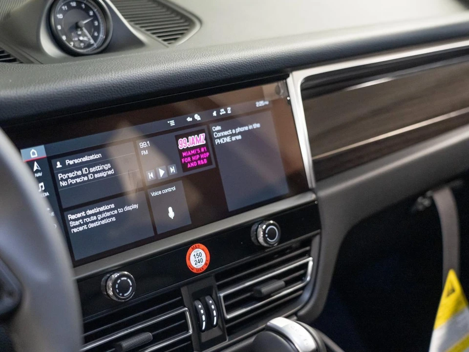 2026 Porsche Macan Electric - Image 19 of 26