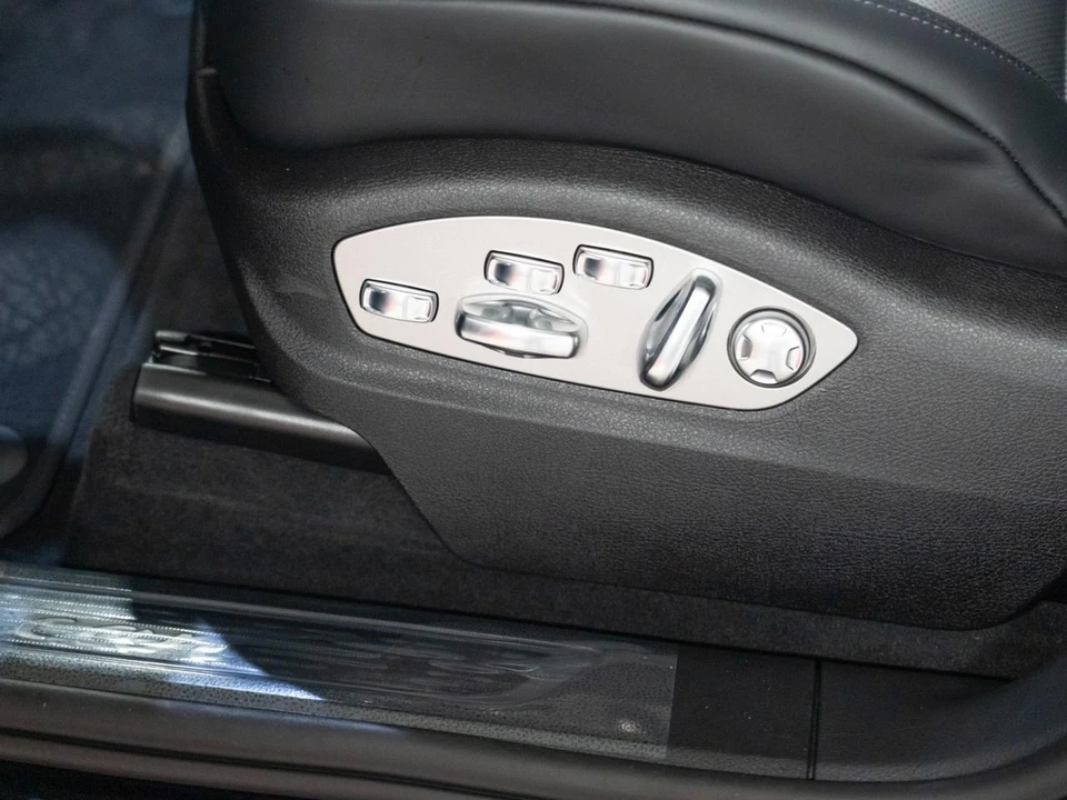 2026 Porsche Macan Electric - Image 11 of 26
