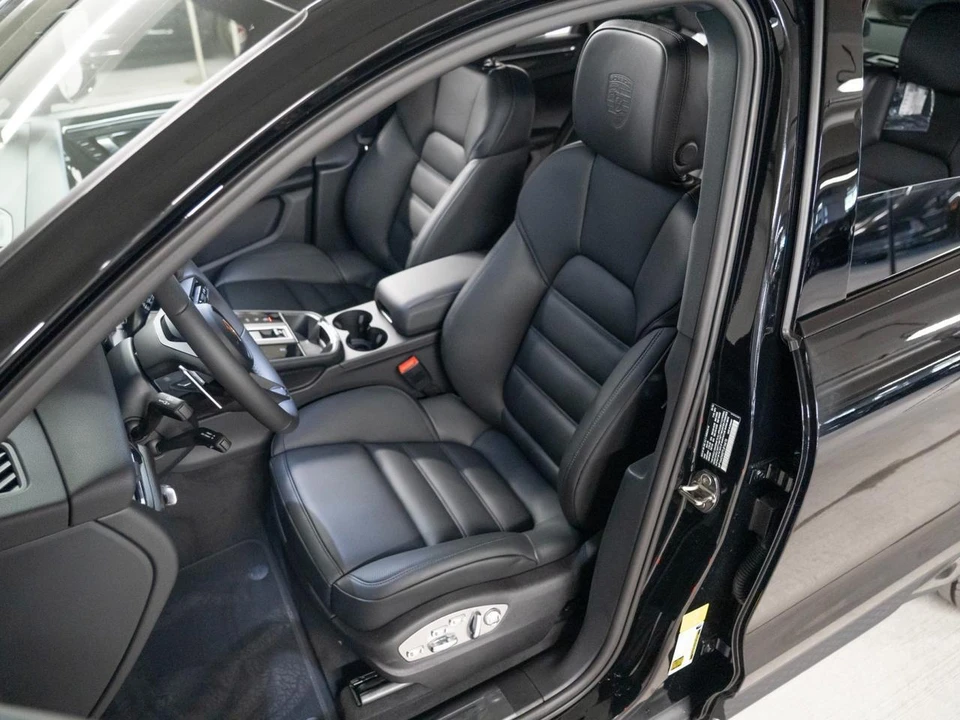 2026 Porsche Macan Electric - Image 5 of 26