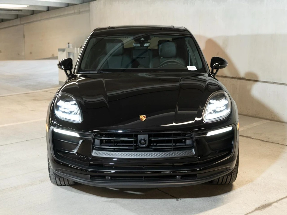 2026 Porsche Macan Electric - Image 8 of 26