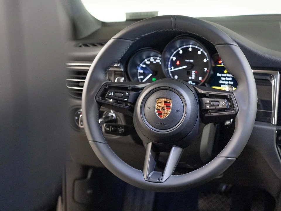 2026 Porsche Macan Electric - Image 24 of 26