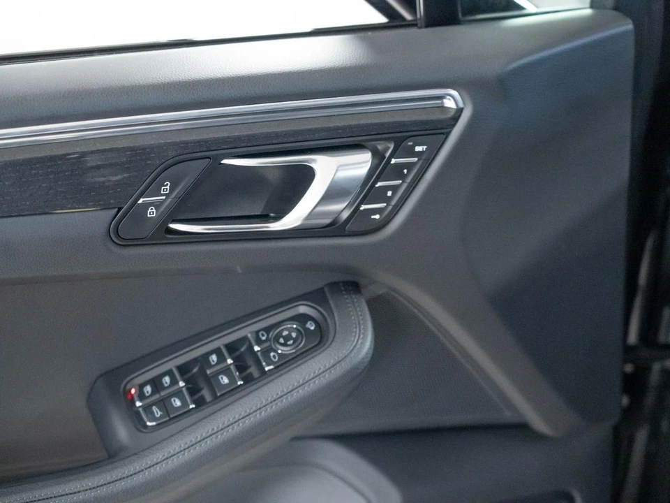 2026 Porsche Macan Electric - Image 15 of 26