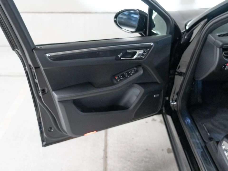 2026 Porsche Macan Electric - Image 14 of 26