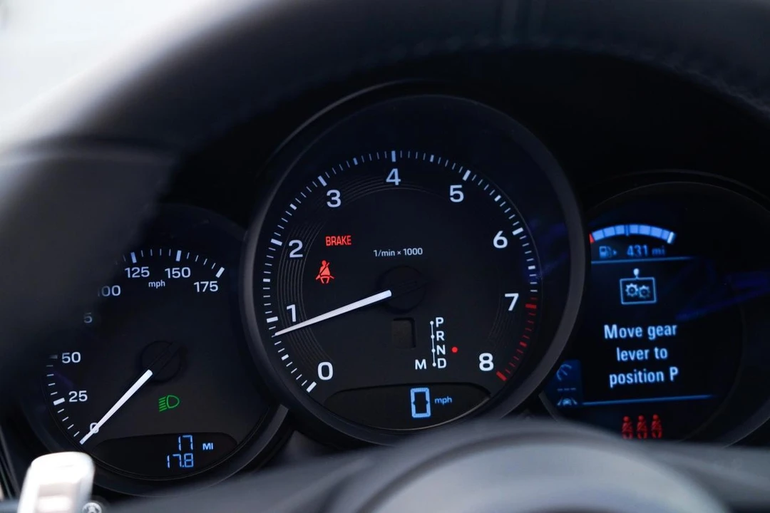 2026 Porsche Macan - Image 23 of 29