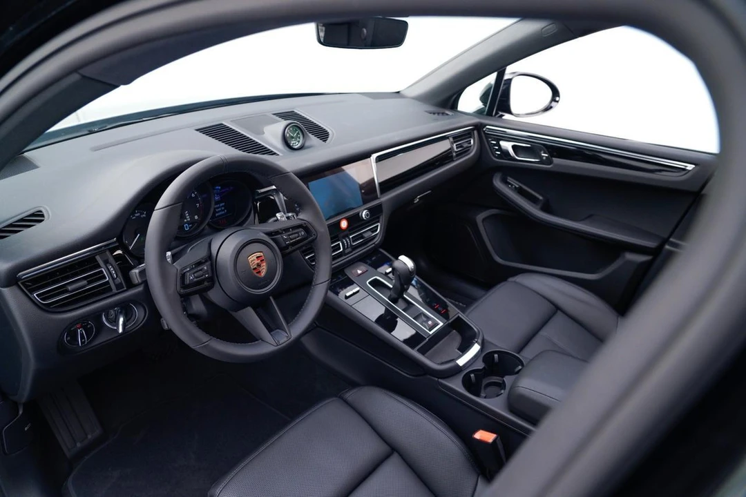 2026 Porsche Macan - Image 4 of 29