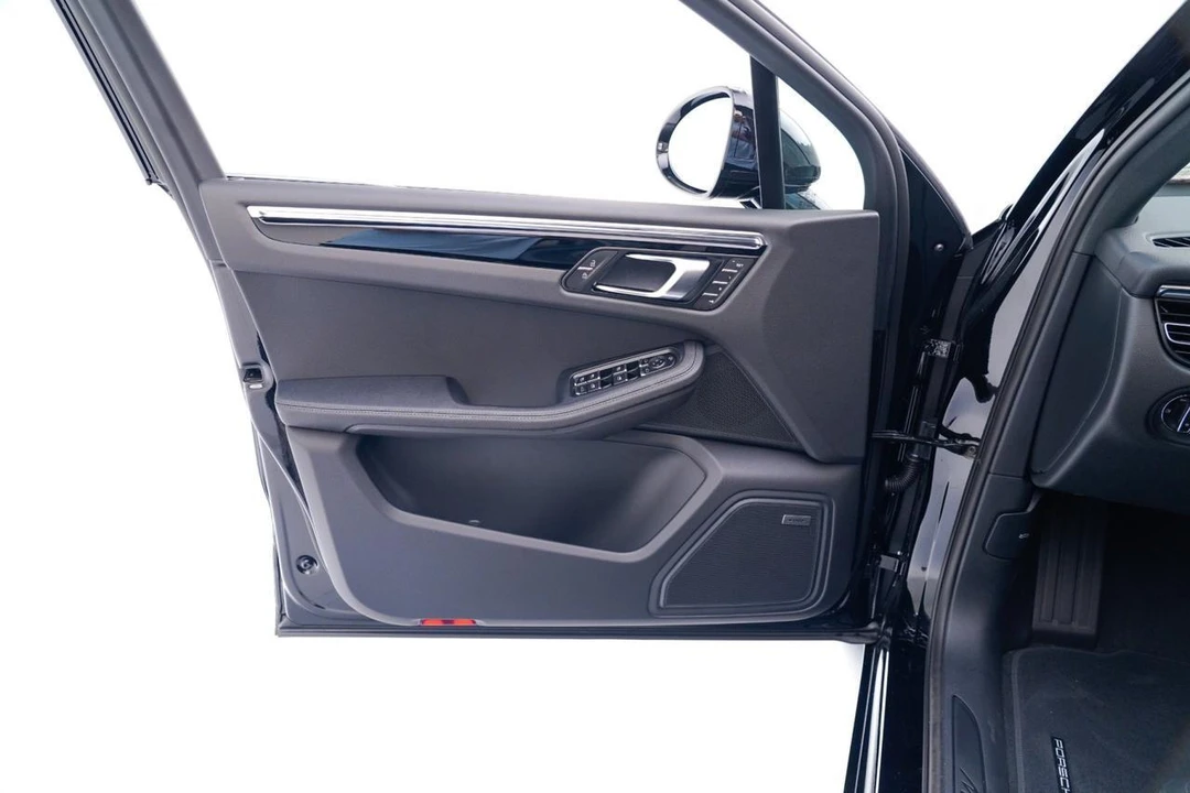 2026 Porsche Macan - Image 20 of 29