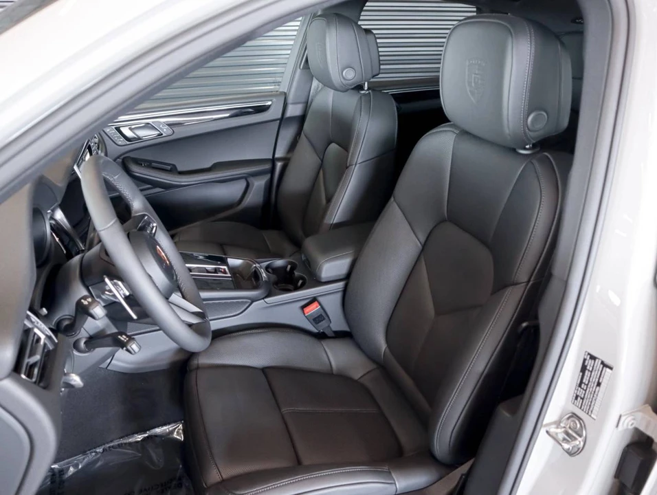2026 Porsche Macan Electric - Image 5 of 5