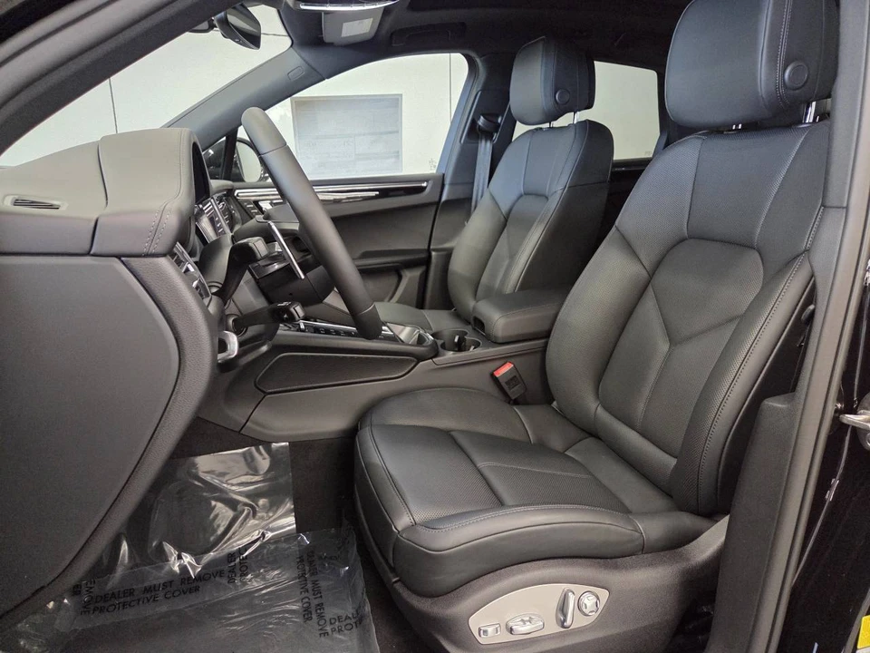 2026 Porsche Macan Electric - Image 5 of 5