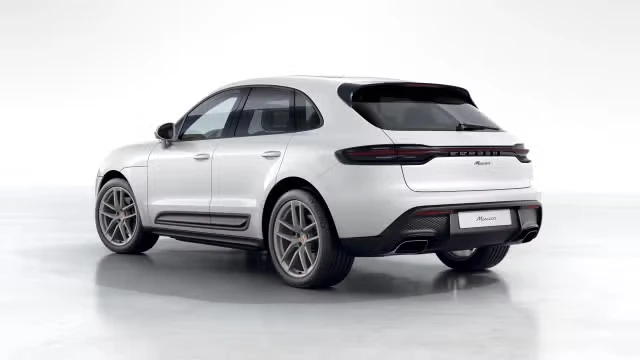 2026 Porsche Macan - Image 18 of 30