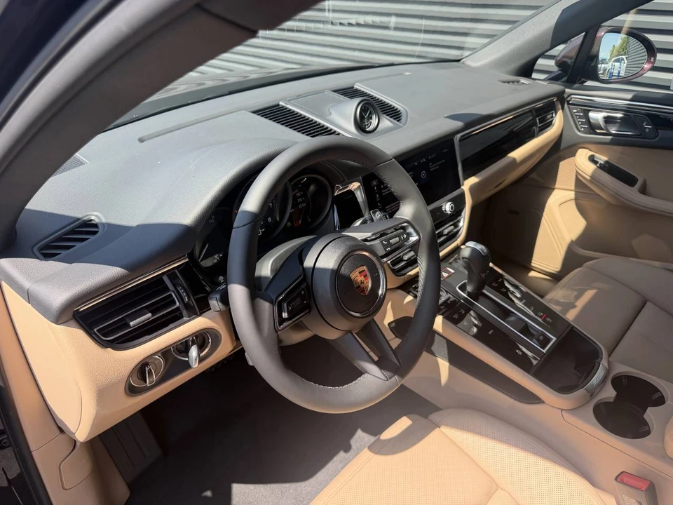 2026 Porsche Macan Electric - Image 4 of 5