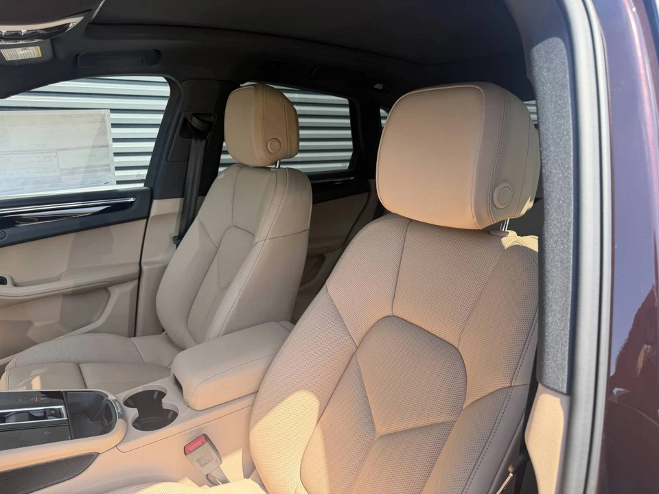 2026 Porsche Macan Electric - Image 5 of 5