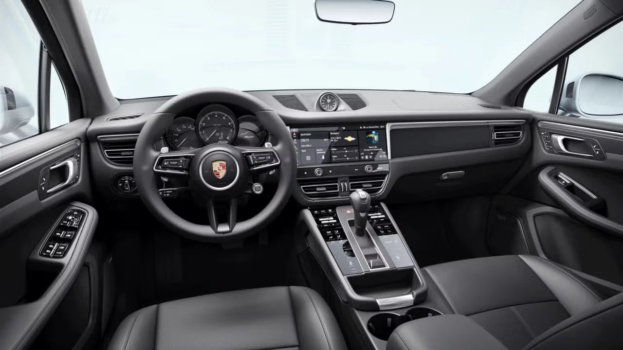 2026 Porsche Macan - Image 28 of 31