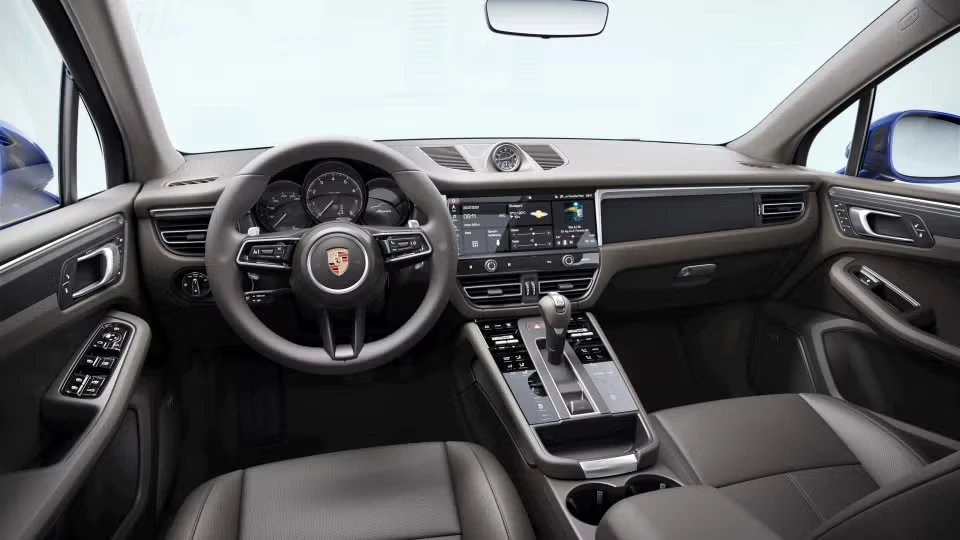 2026 Porsche Macan - Image 27 of 31
