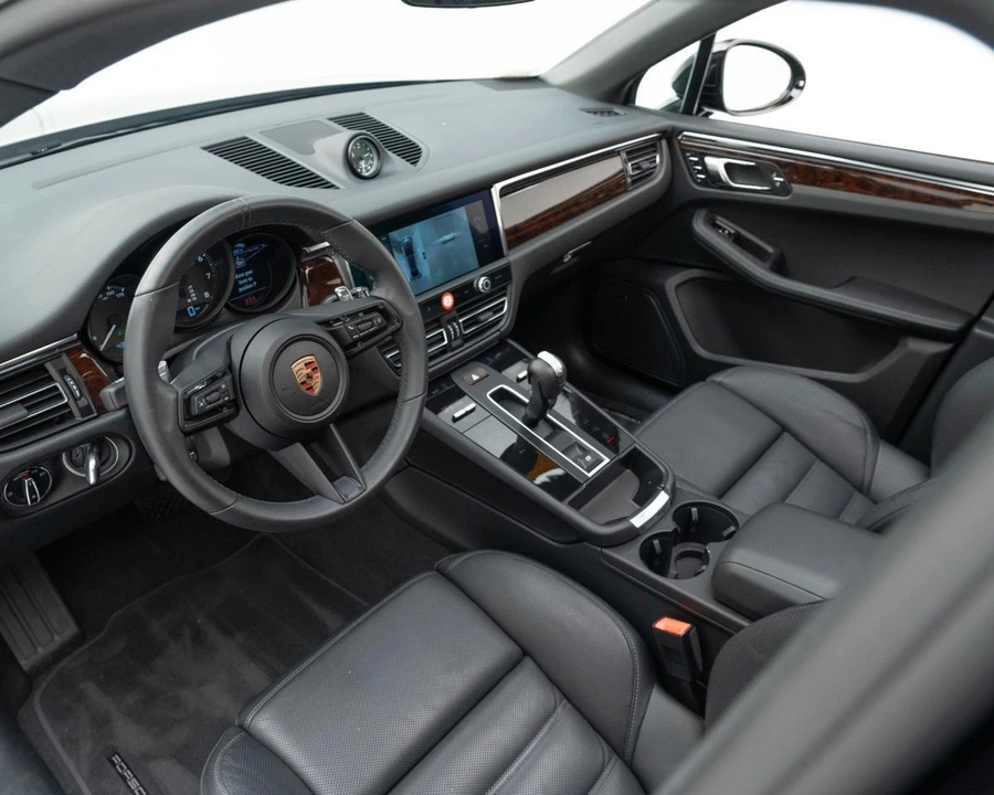 2026 Porsche Macan Electric - Image 4 of 30