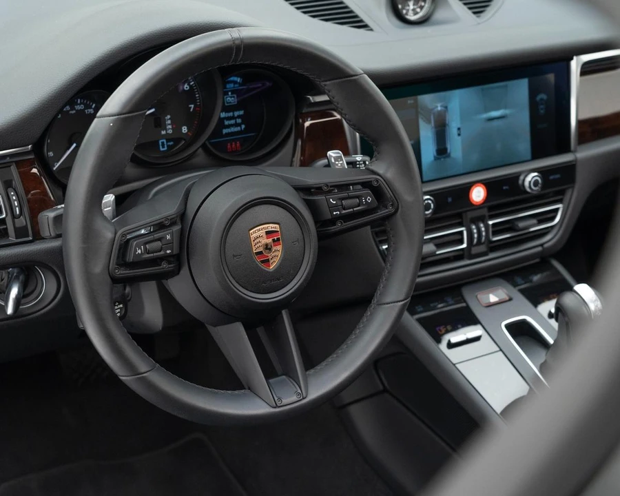 2026 Porsche Macan Electric - Image 18 of 30