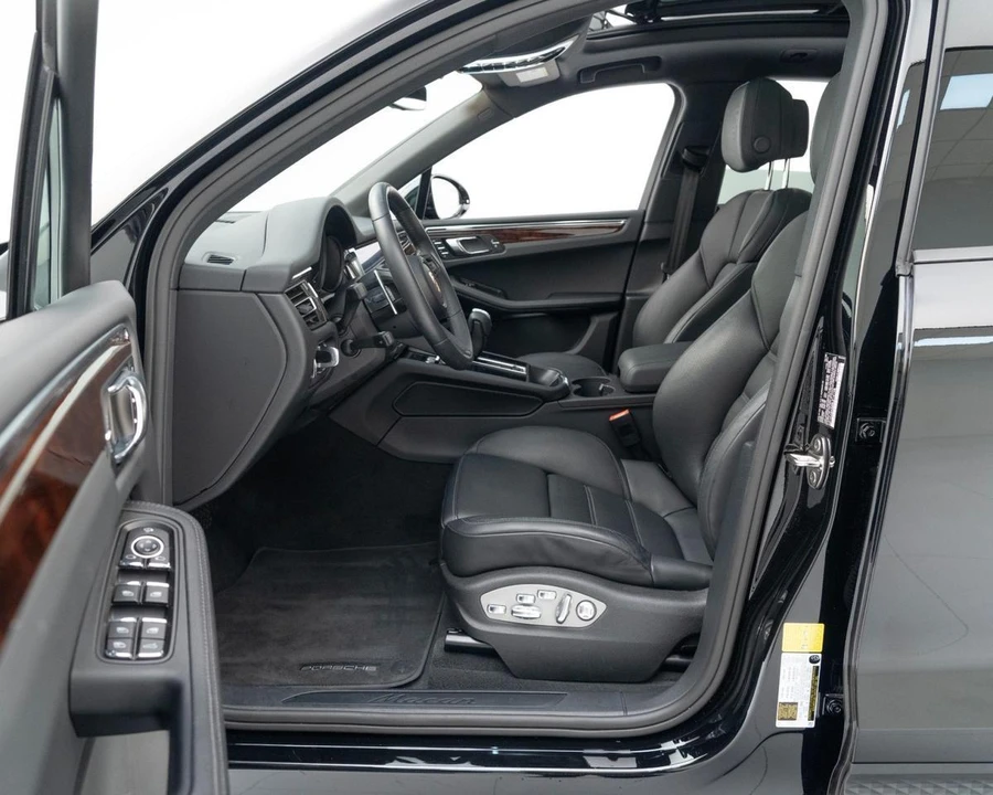 2026 Porsche Macan Electric - Image 16 of 30
