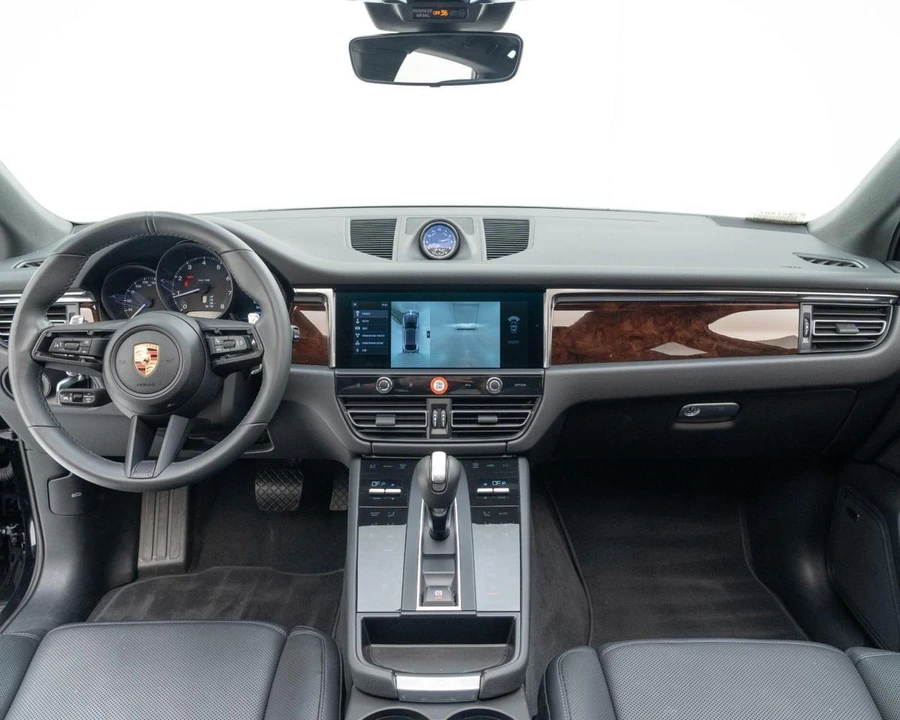 2026 Porsche Macan Electric - Image 28 of 30