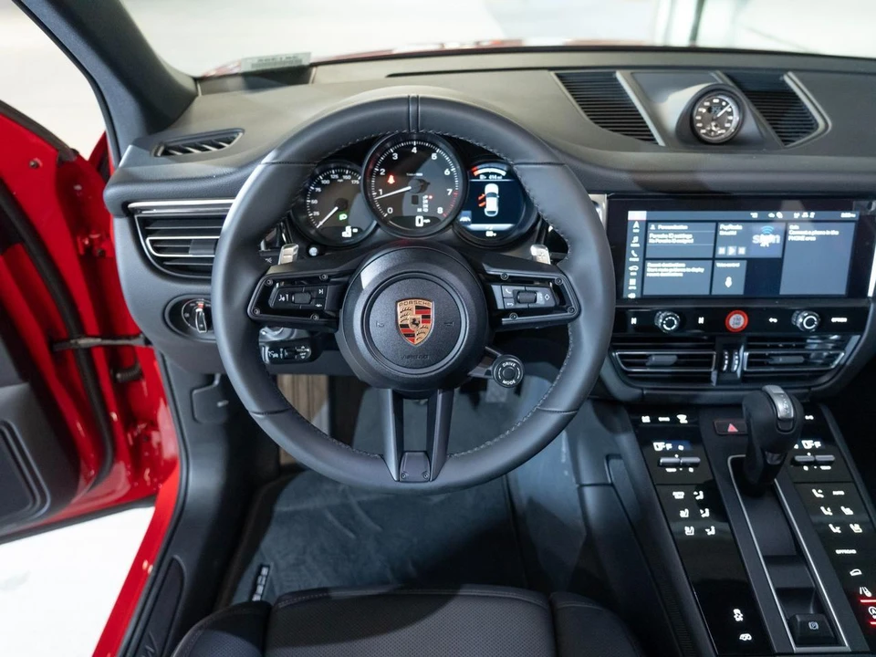 2026 Porsche Macan Electric - Image 27 of 28