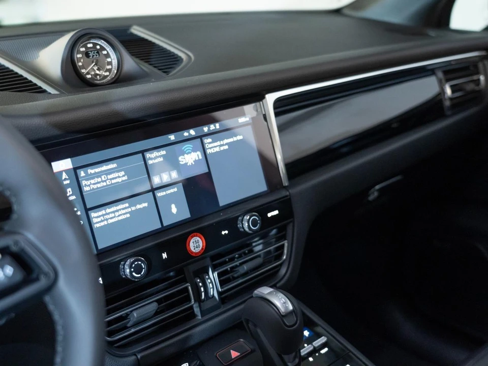 2026 Porsche Macan Electric - Image 21 of 28