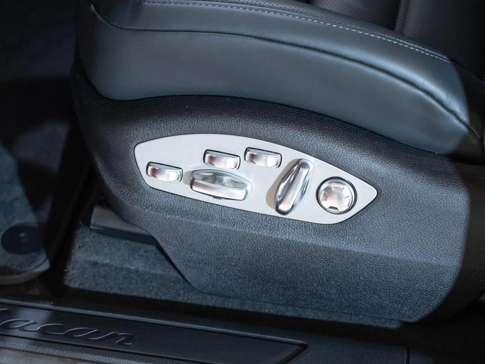 2026 Porsche Macan Electric - Image 13 of 28