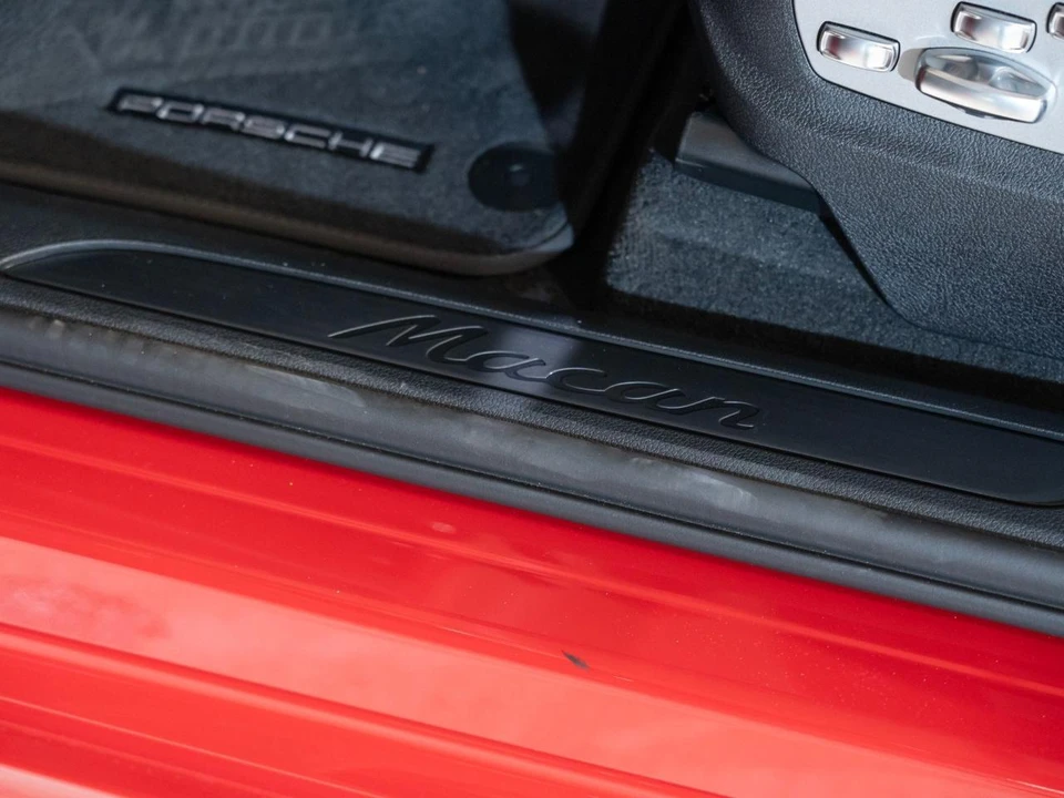 2026 Porsche Macan Electric - Image 12 of 28