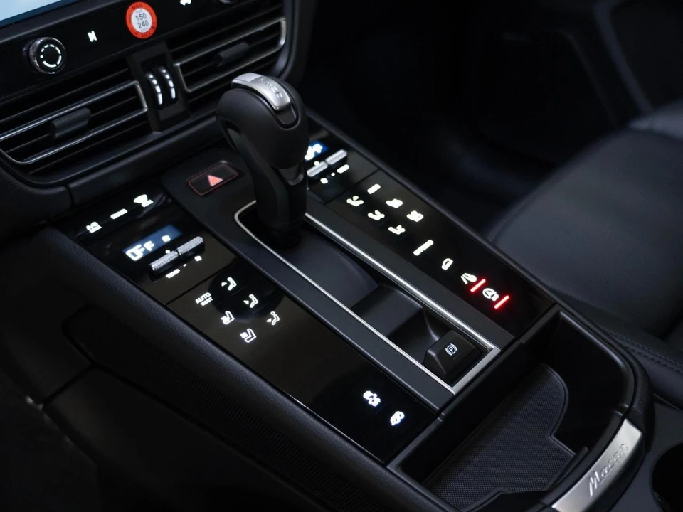 2026 Porsche Macan Electric - Image 22 of 28