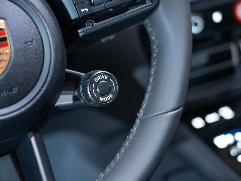 2026 Porsche Macan Electric - Image 23 of 28