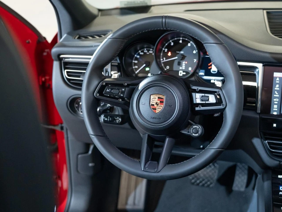 2026 Porsche Macan Electric - Image 26 of 28