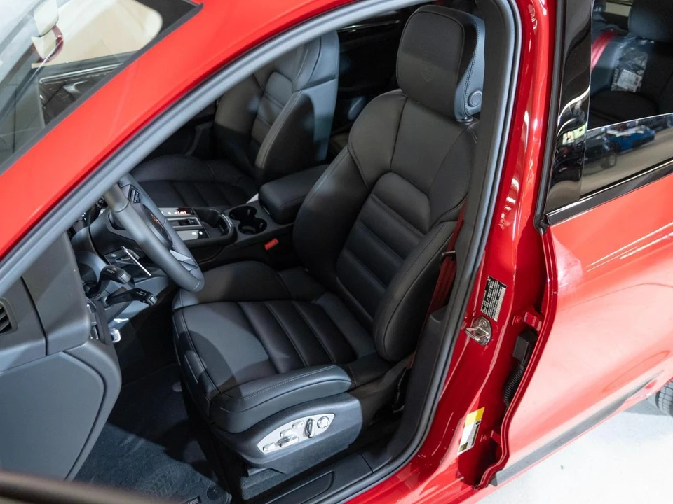 2026 Porsche Macan Electric - Image 5 of 28