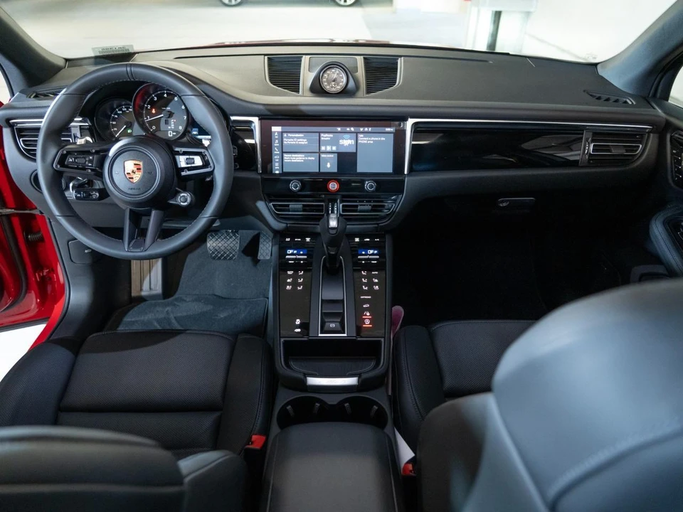 2026 Porsche Macan Electric - Image 25 of 28
